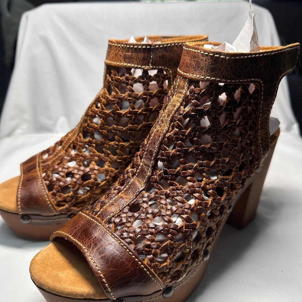 NEW - SBICCA - Vintage Collection - "Epiphany" Platform Sandals - SZ 8